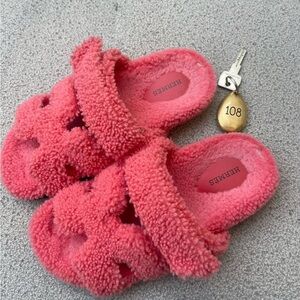 Hermes Women Coral Fleece Fuzzy Sandal